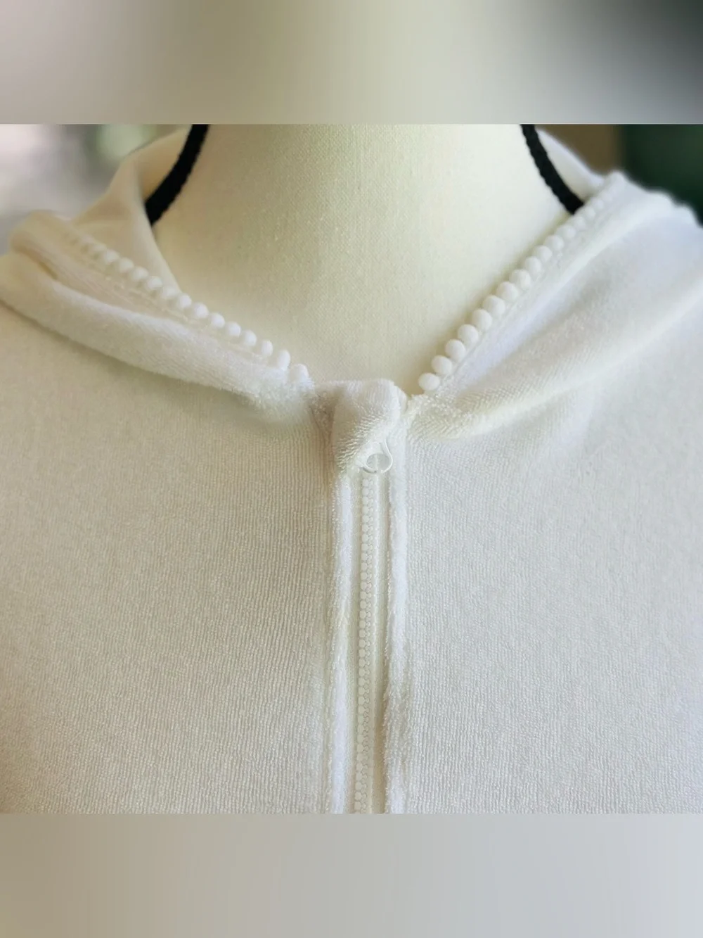 Cat & Jack Girl’s White Hooded Zip Front Swim Coverup - Youth Large, New